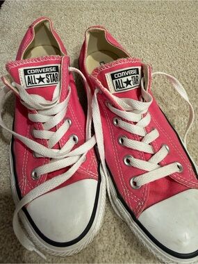 Women pink Converse Chucks size 9